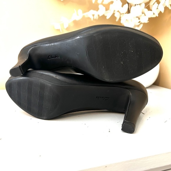 Collection by Clarks Ambyr Joy Black Leather Pump with Platform Size 6.5 NWOB - Picture 6 of 13